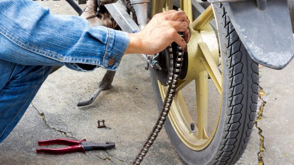 Ter o conhecimento técnico dos produtos de motos ajuda a aumentar as vendas na oficina