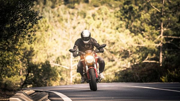 Como escolher o melhor modelo de moto? Sua altura vai influenciar na escolha