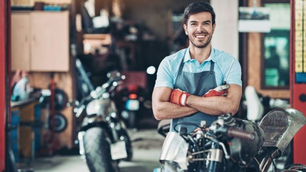 4 dicas para melhorar ainda mais o atendimento do vendedor na oficina de motos